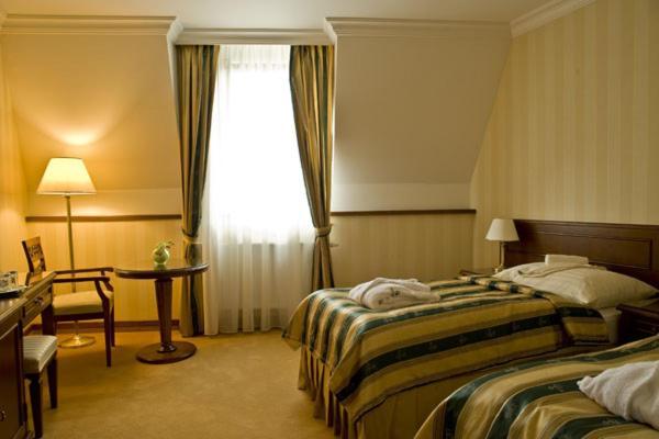 מיאבה Hotel Stefanik מראה חיצוני תמונה
